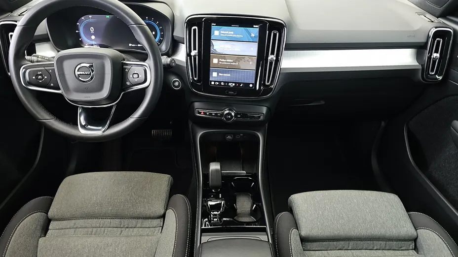 VOLVO XC40 XC40 B3 Plus Dark aut