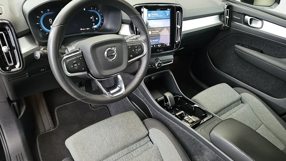 VOLVO XC40 XC40 B3 Plus Dark aut