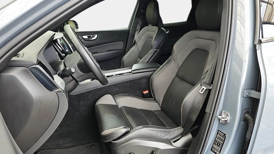 VOLVO XC60 XC60 B4 B Plus Dark aut