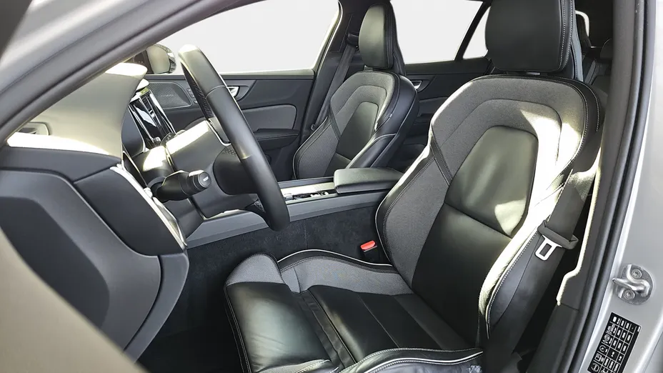 VOLVO V60 V60 B5 B AWD Plus Dark aut