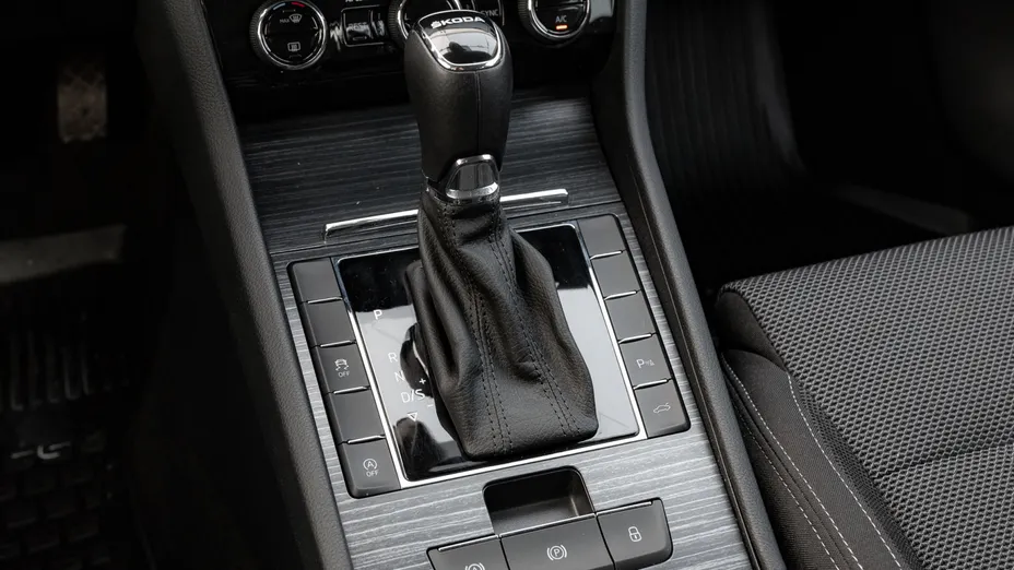 SKODA Superb Superb 2.0 TDI SCR Style DSG