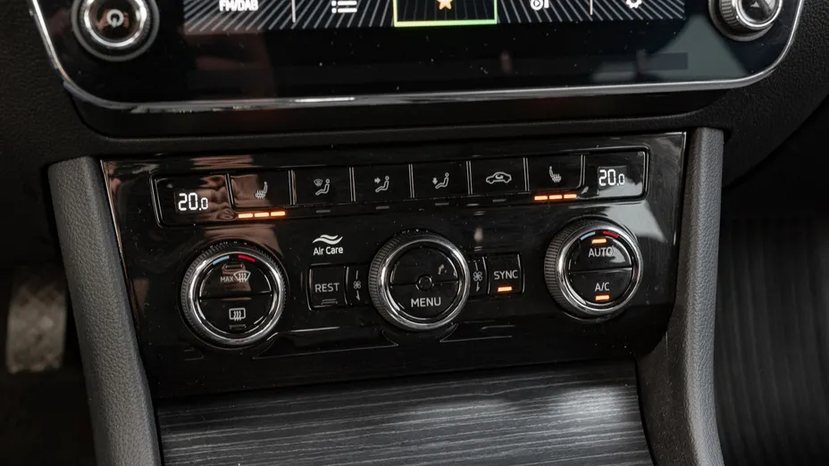 SKODA Superb Superb 2.0 TDI SCR Style DSG