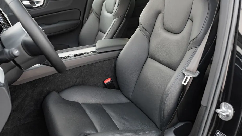 VOLVO XC60 XC60 B4 B Plus Dark aut