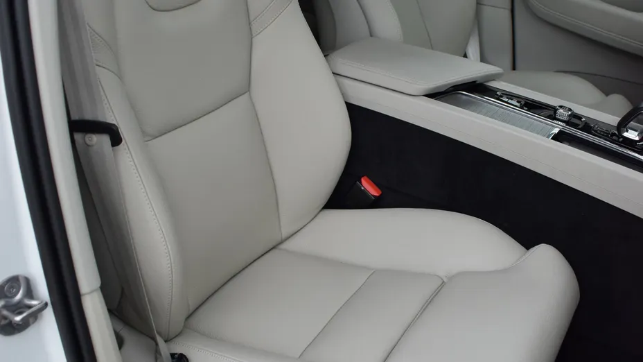 VOLVO XC60 XC60 T6 Plug-In Hybrid AWD Plus Dark aut