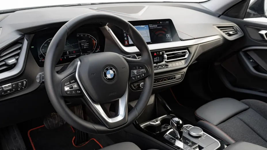 BMW Seria 2 218i Sport Line aut