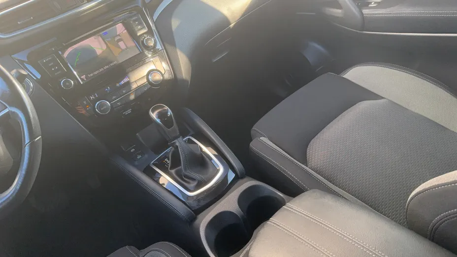 NISSAN Qashqai Qashqai 1.3 DIG-T N-Connecta DCT