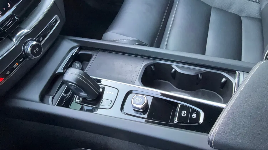 VOLVO XC60 XC60 B4 B R-Design aut