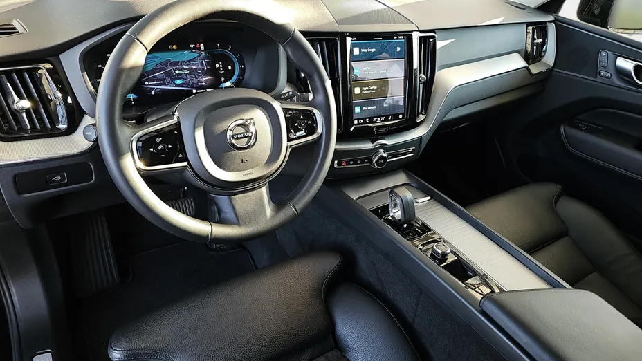 VOLVO XC60 XC60 B4 D AWD Plus Dark aut