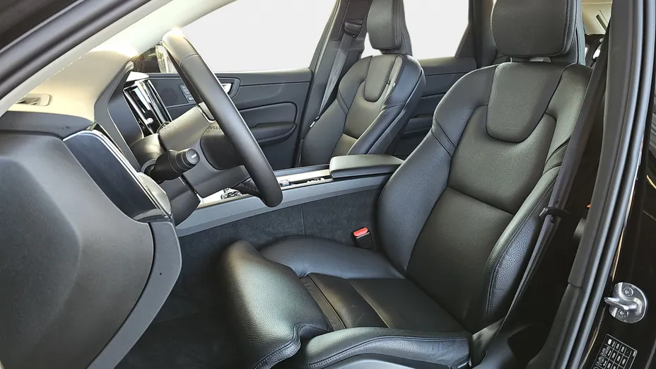 VOLVO XC60 XC60 B4 D AWD Plus Dark aut