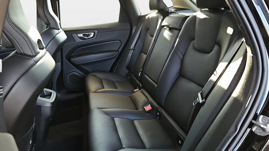 VOLVO XC60 XC60 B4 D AWD Plus Dark aut