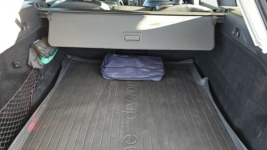 VOLVO XC60 XC60 B4 D AWD Plus Dark aut