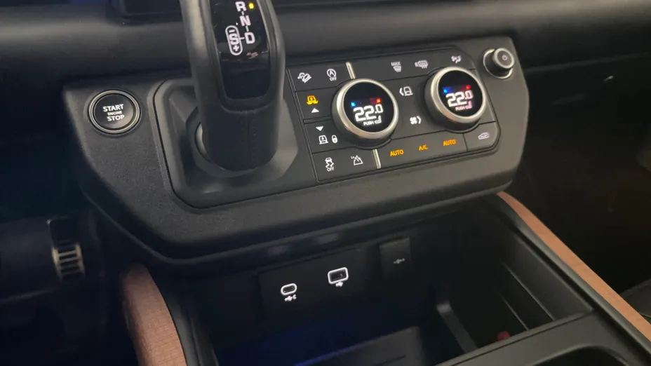 LAND ROVER Defender Defender 130 3.0 D300 mHEV X