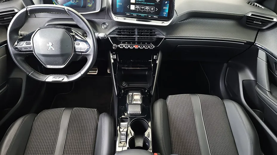 PEUGEOT 208 e-208 GT