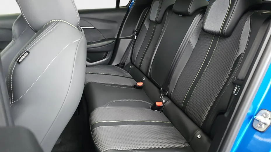 PEUGEOT 208 e-208 GT