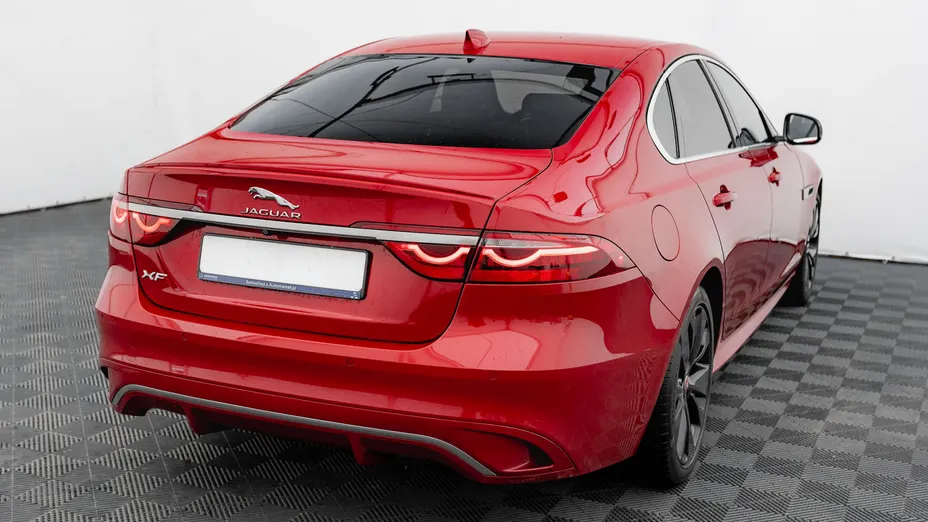 JAGUAR XF XF 2.0 P250 R-Dynamic SE