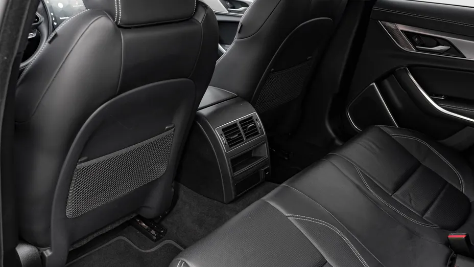 JAGUAR XF XF 2.0 P250 R-Dynamic SE