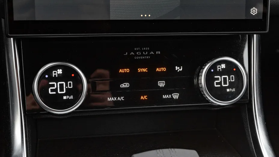 JAGUAR XF XF 2.0 P250 R-Dynamic SE