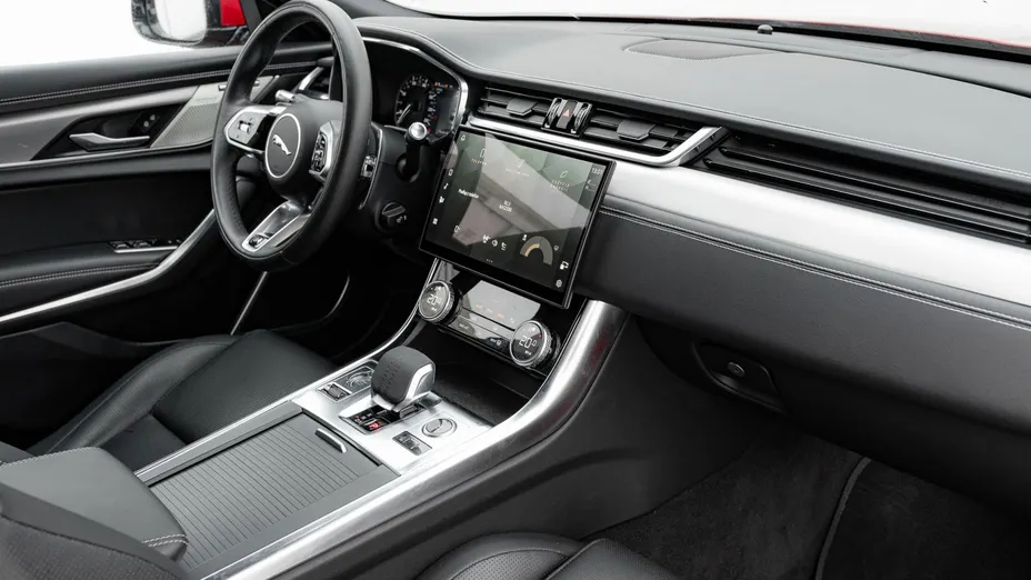 JAGUAR XF XF 2.0 P250 R-Dynamic SE