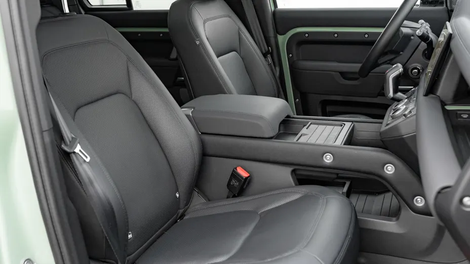 LAND ROVER Defender Defender 110 3.0 D300 mHEV SE