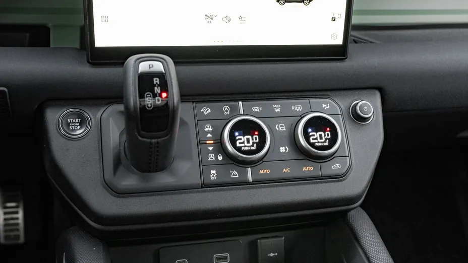 LAND ROVER Defender Defender 110 3.0 D300 mHEV SE