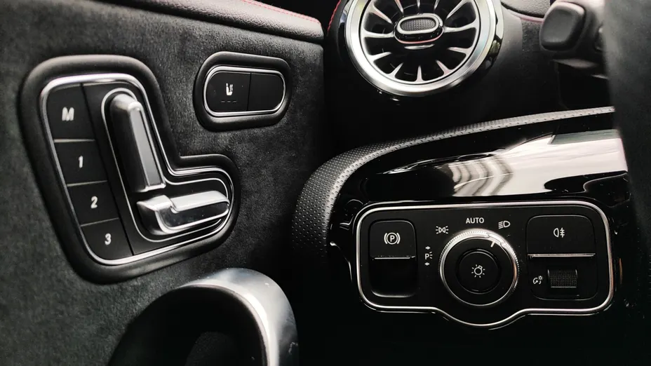 MERCEDES-BENZ CLA CLA 200 AMG Line 7G-DCT