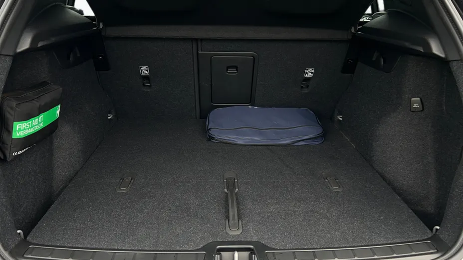 VOLVO XC40 XC40 B3 Plus Dark aut