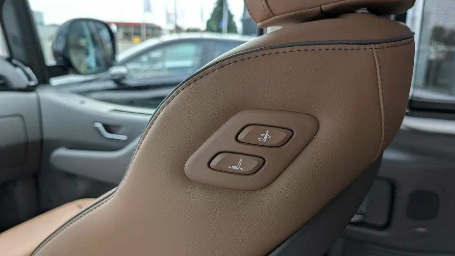 HYUNDAI Staria Staria 1.6 T-GDI HEV Luxury aut Nowy