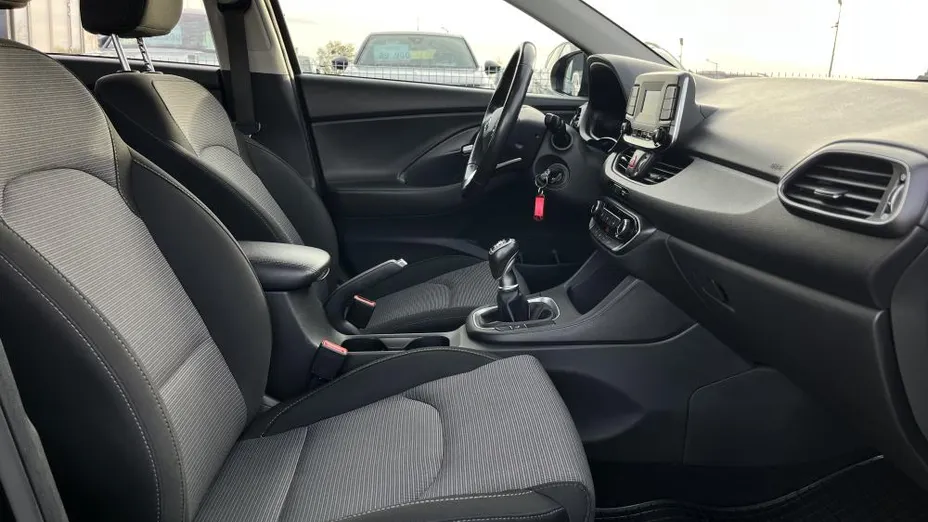 HYUNDAI i30 i30 1.5 DPI Classic +