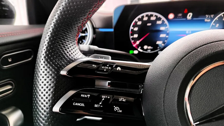 MERCEDES-BENZ CLA CLA 200 AMG Line 7G-DCT