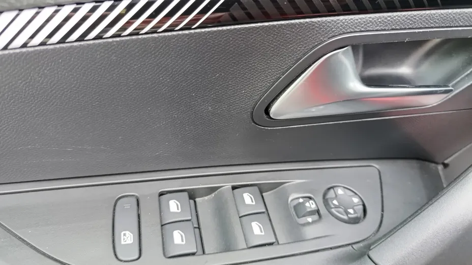 PEUGEOT 2008 2008 PureTech 100 Allure S&S BVM6