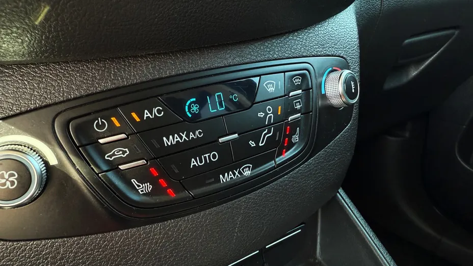 FORD Tourneo Courier Tourneo Courier 1.5 TDCi Titanium