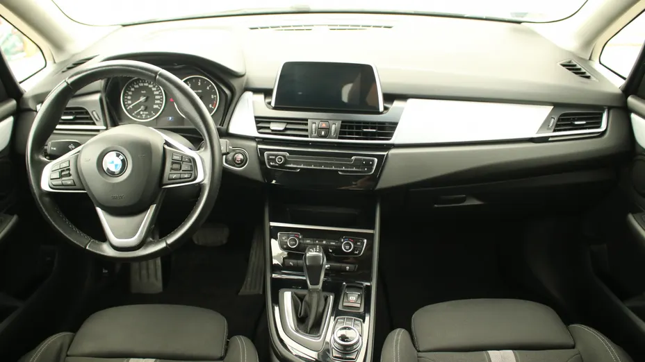 BMW Seria 2 218d Advantage aut