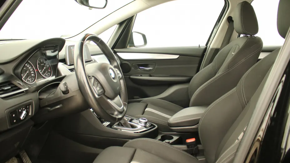 BMW Seria 2 218d Advantage aut