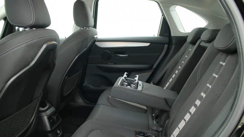 BMW Seria 2 218d Advantage aut