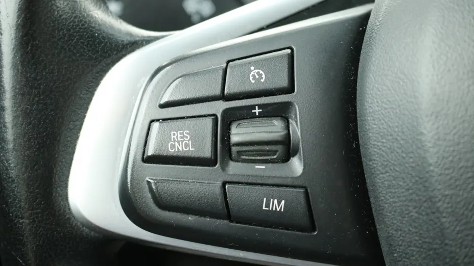 BMW Seria 2 218d Advantage aut