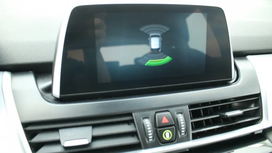 BMW Seria 2 218d Advantage aut