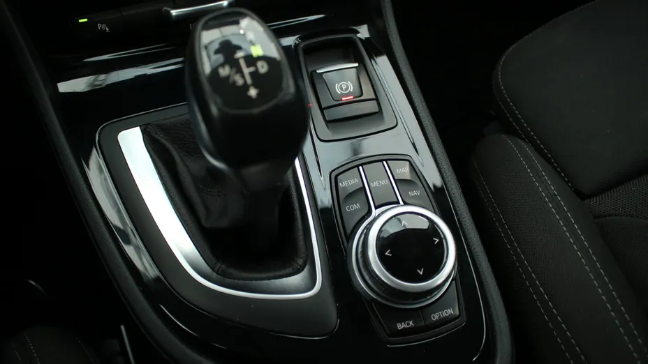BMW Seria 2 218d Advantage aut