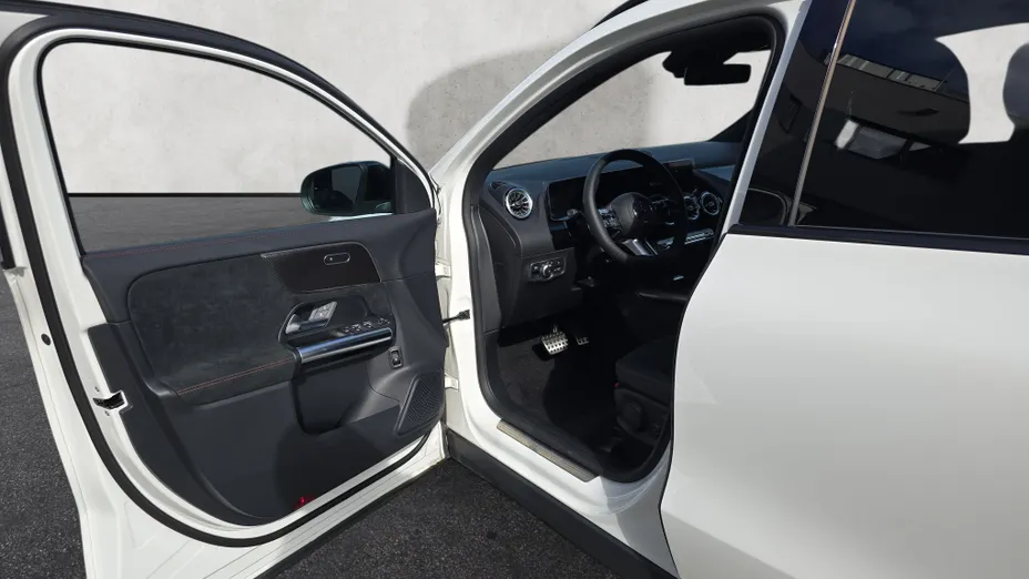 MERCEDES-BENZ GLA GLA 200 AMG Line Nowy