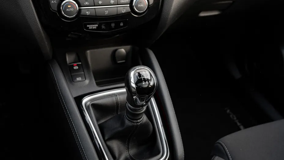 NISSAN Qashqai Qashqai 1.3 DIG-T N-Connecta