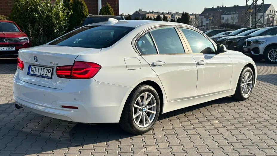 BMW Seria 3 318i GPF Advantage aut