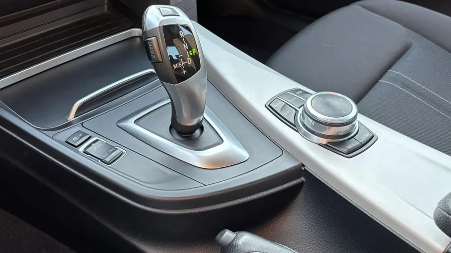 BMW Seria 3 318i GPF Advantage aut