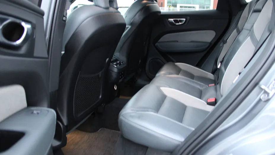 VOLVO XC60 XC60 B5 D AWD R-Design aut