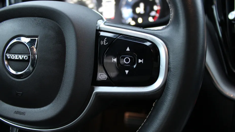 VOLVO XC60 XC60 B5 D AWD R-Design aut