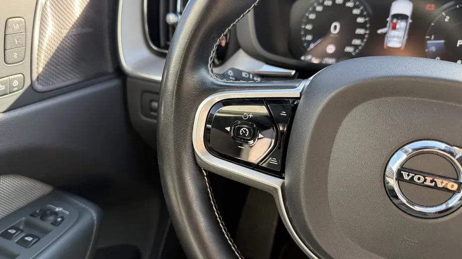 VOLVO XC60 XC60 B5 D AWD R-Design aut