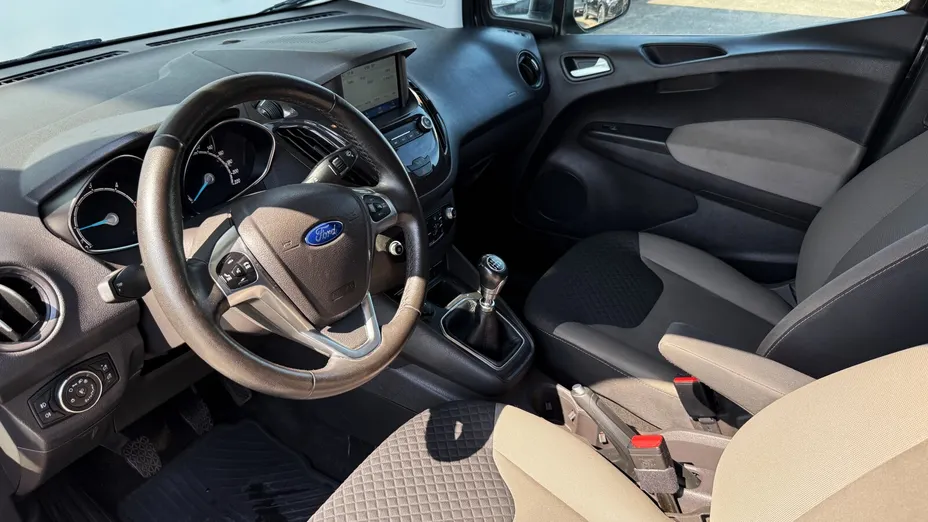 FORD Tourneo Courier Tourneo Courier 1.5 TDCi Titanium