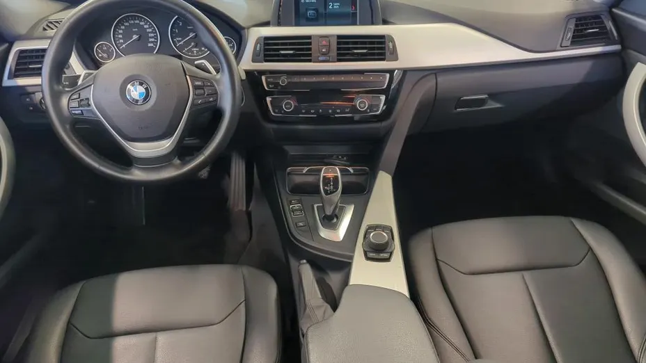 BMW Seria 3 320i GPF xDrive Advantage aut