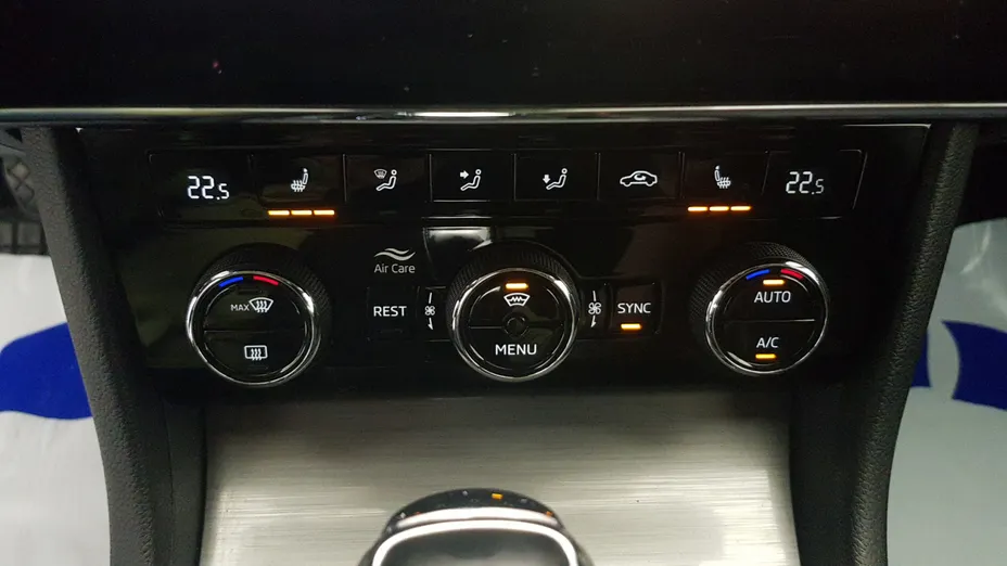 SKODA Superb Superb 2.0 TDI SCR Style DSG