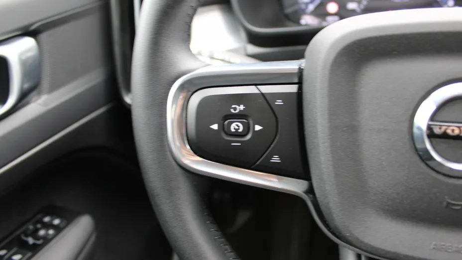 VOLVO XC40 XC40 T3 Momentum Pro aut