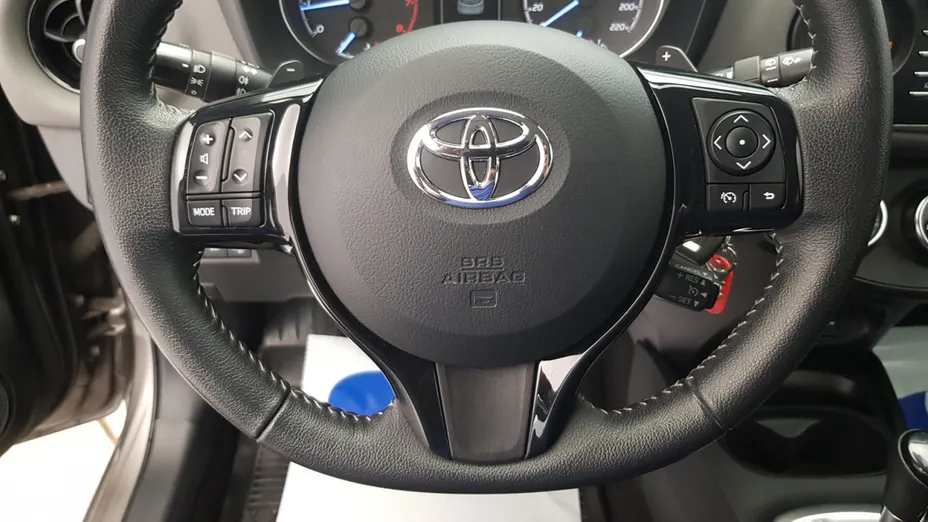 TOYOTA Yaris Yaris 1.5 Premium CVT
