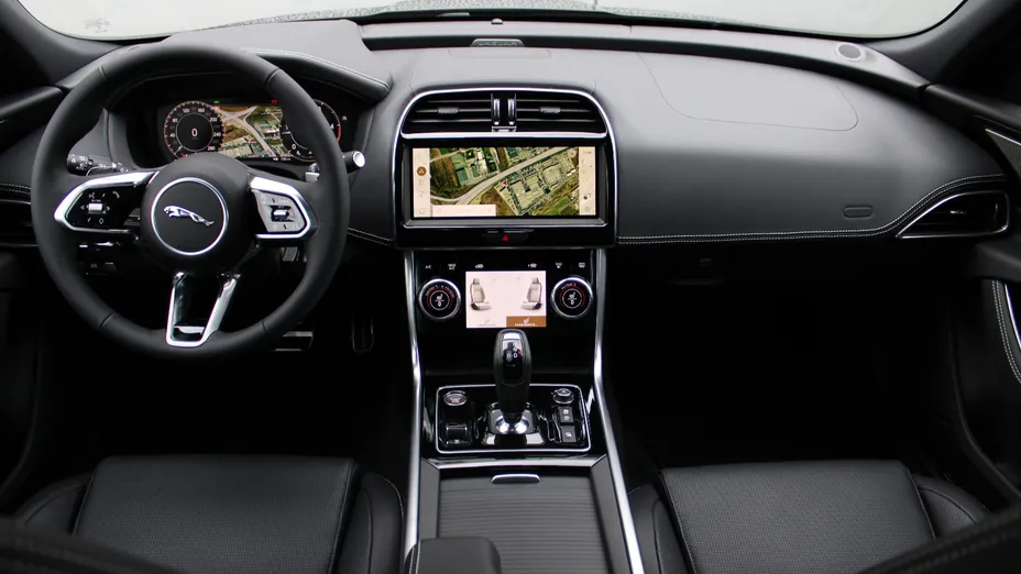 JAGUAR XE XE 2.0 D200 mHEV R-Dynamic SE aut Nowy